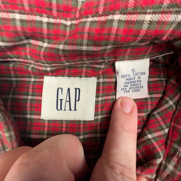 GAP Red Plaid Button Up Shirt Men’s Small Long Sleeve Casual Office - Picture 6 of 7